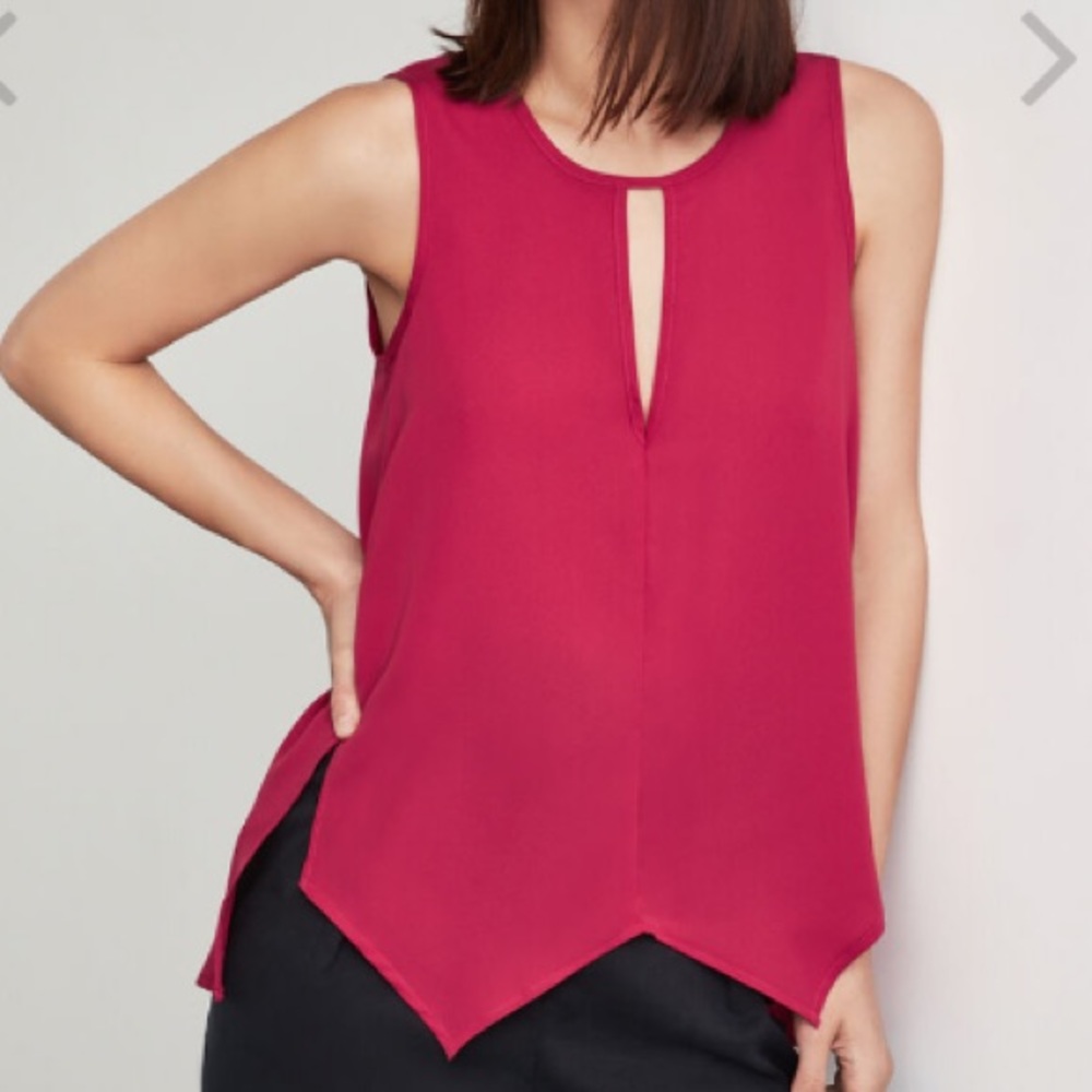 BCBGMaxAzria Key hole tank. Small. Sangria